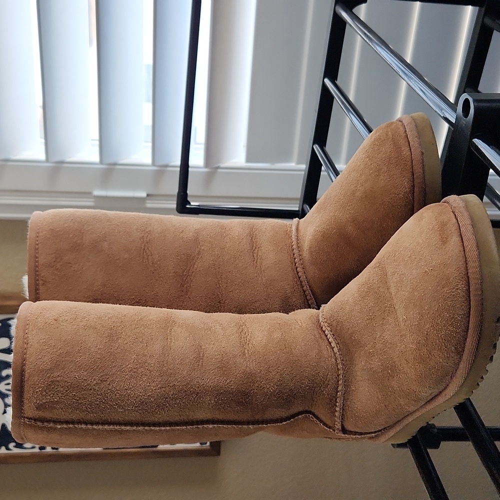 Women's Real Ugg Boots, Size 6
